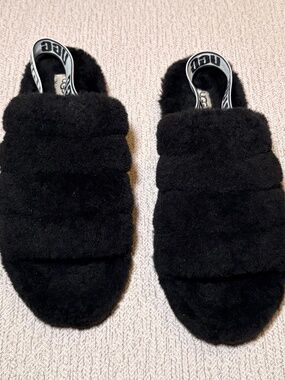 UGG Plush Slippers SIZE: 11